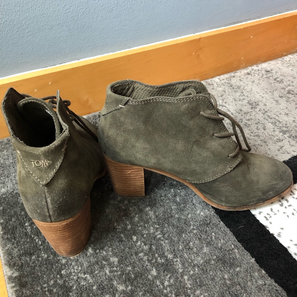 TOMS lace up booties Women’s size 8.5